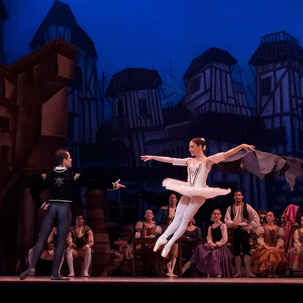 Ballerina en teatro para aprender del mundo